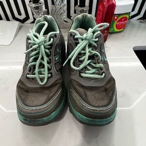 Stylish Athletic Shoes in Gray and Teal